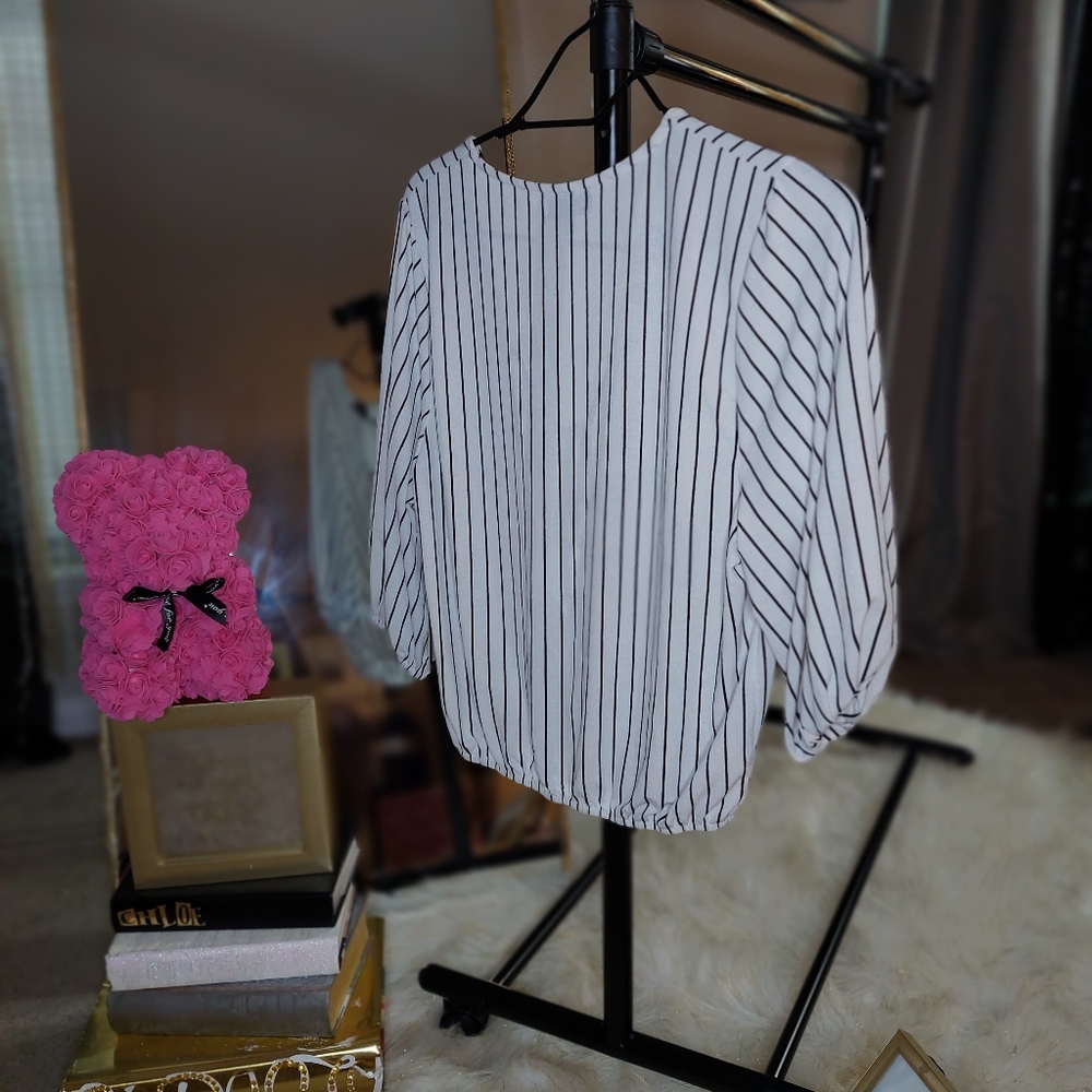 *NEW* My Emblem Contemporary Pinstriped Top Black White - Picture 4 of 5